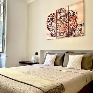 Apartment Charming Como: Downtown With Dual Bedrooms And Bathrooms, Como